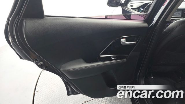Kia Niro 2017 — photo 15
