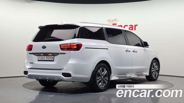 Kia Canival 2020 — photo 2