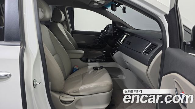 Kia Canival 2020 — photo 11