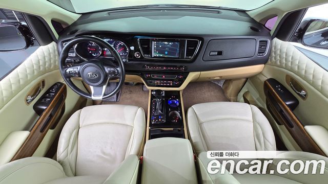 Kia Canival 2016 — photo 10