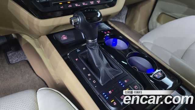 Kia Canival 2016 — photo 12