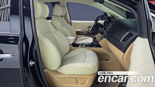 Kia Canival 2016 — photo 13