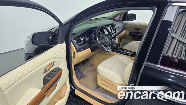 Kia Canival 2016 — photo 17