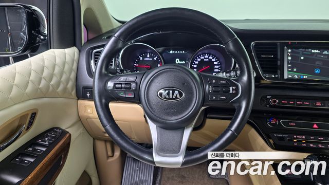 Kia Canival 2016 — photo 19