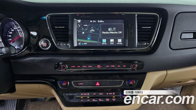 Kia Canival 2016 — photo 21