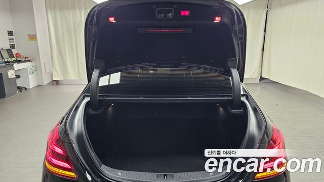 Mercedes-Benz S-Class 2018 — photo 26