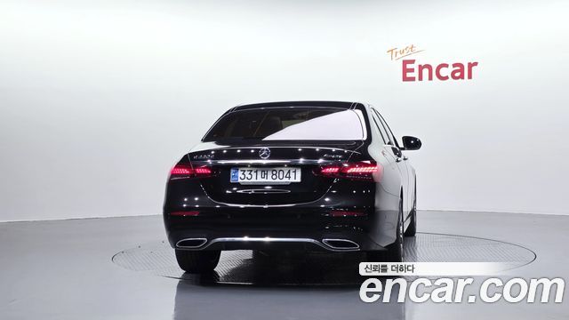Mercedes-Benz E-Class 2022 — photo 4