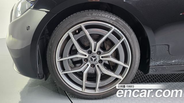 Mercedes-Benz E-Class 2022 — photo 5