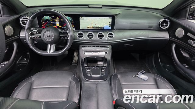 Mercedes-Benz E-Class 2022 — photo 10