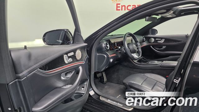 Mercedes-Benz E-Class 2022 — photo 13