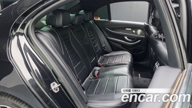 Mercedes-Benz E-Class 2022 — photo 17