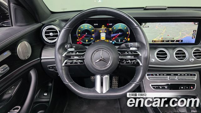 Mercedes-Benz E-Class 2022 — photo 19