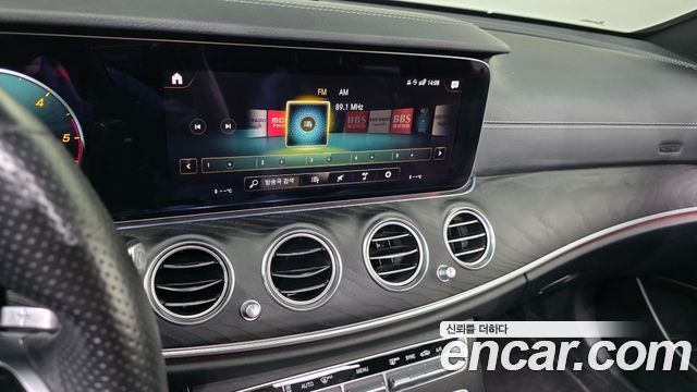Mercedes-Benz E-Class 2022 — photo 20