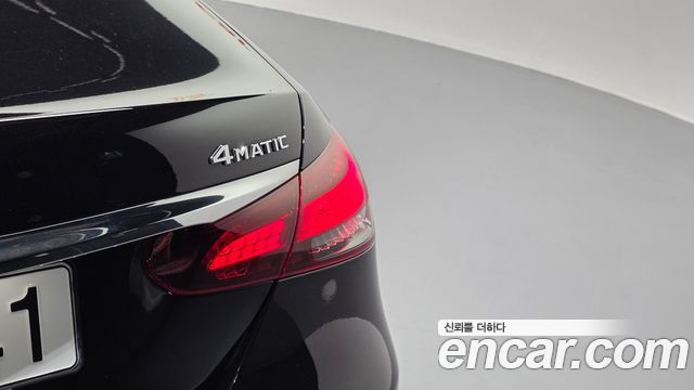 Mercedes-Benz E-Class 2022 — photo 9