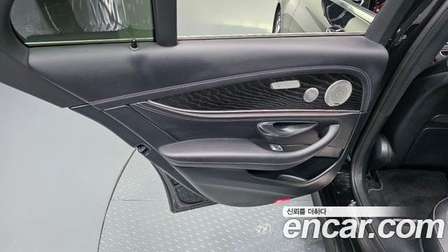 Mercedes-Benz E-Class 2022 — photo 15