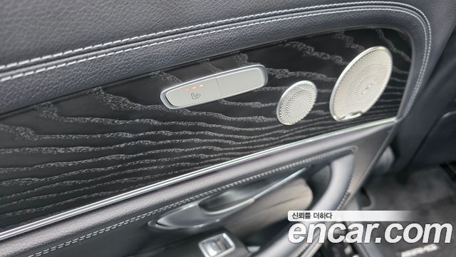 Mercedes-Benz E-Class 2022 — photo 28