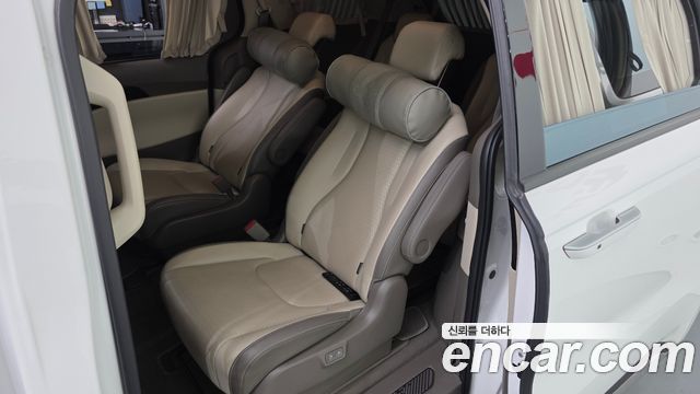 Kia Canival 2023 — photo 17