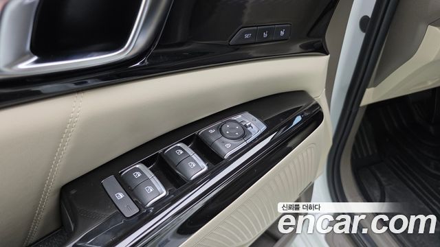 Kia Canival 2023 — photo 19