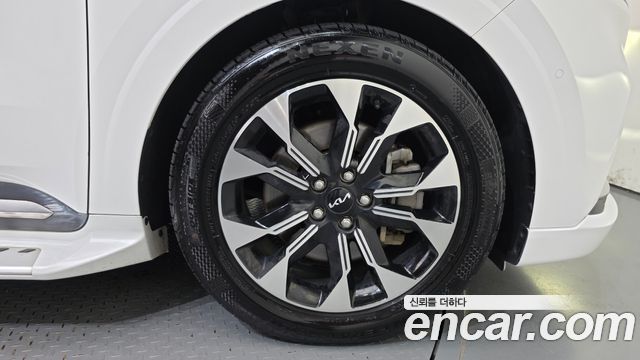 Kia Canival 2023 — photo 7