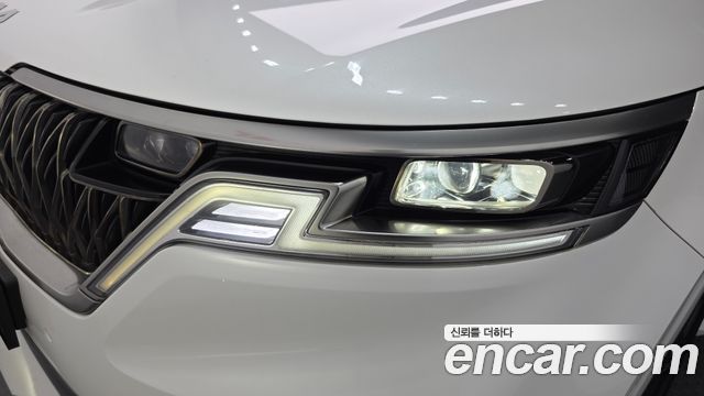 Kia Canival 2023 — photo 8
