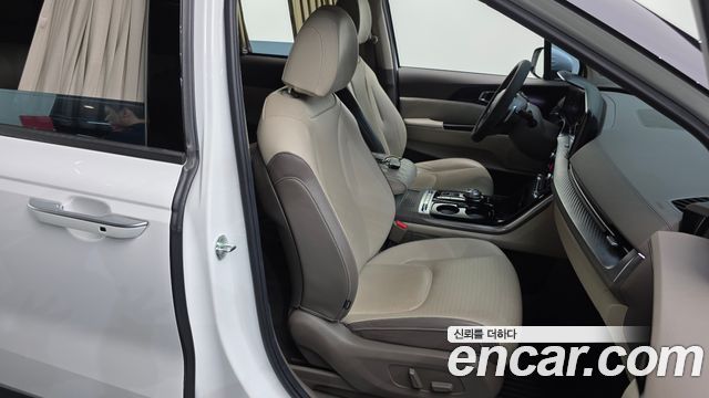 Kia Canival 2023 — photo 16