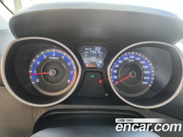 Hyundai AVANTE 2012 — photo 8