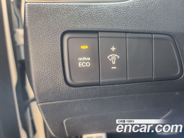Hyundai AVANTE 2012 — photo 13