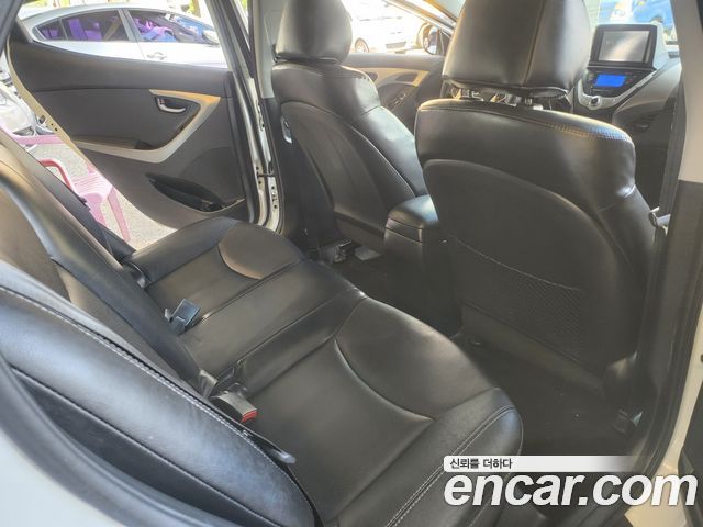 Hyundai AVANTE 2012 — photo 15
