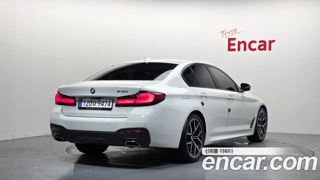 BMW 5-Series 2022 — photo 2