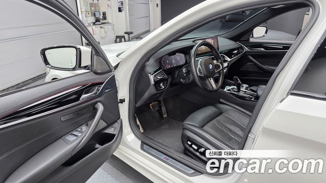 BMW 5-Series 2022 — photo 10