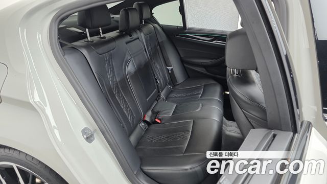 BMW 5-Series 2022 — photo 11