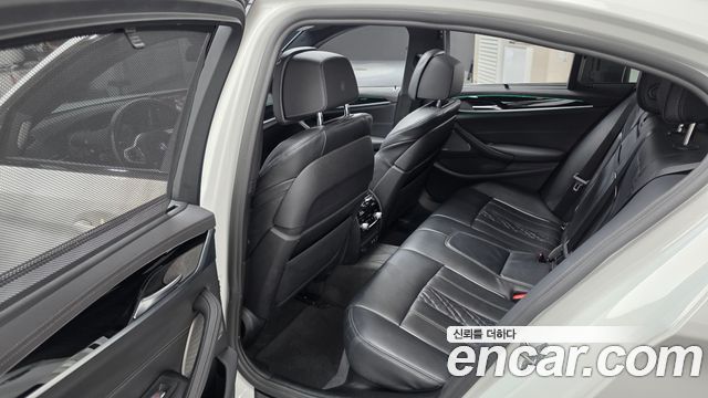 BMW 5-Series 2022 — photo 12
