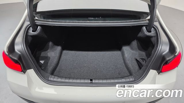 BMW 5-Series 2022 — photo 18