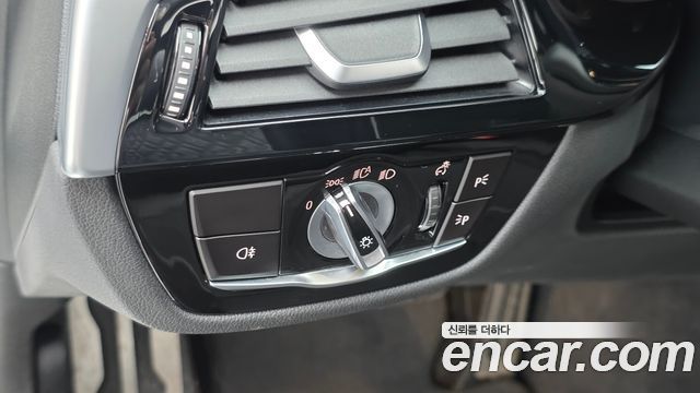 BMW 5-Series 2022 — photo 20