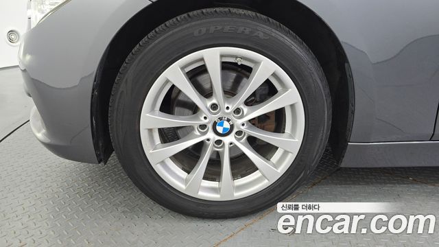 BMW 3-Series 2018 — photo 5