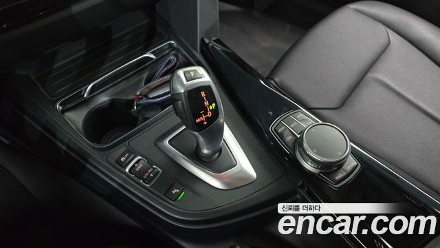 BMW 3-Series 2018 — photo 9