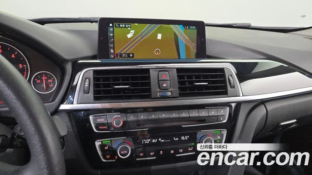 BMW 3-Series 2018 — photo 12