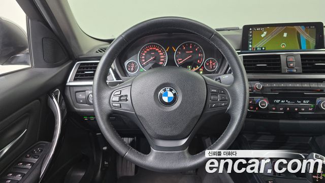 BMW 3-Series 2018 — photo 13