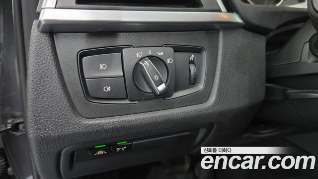 BMW 3-Series 2018 — photo 19