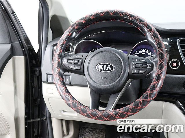 Kia Canival 2019 — photo 15