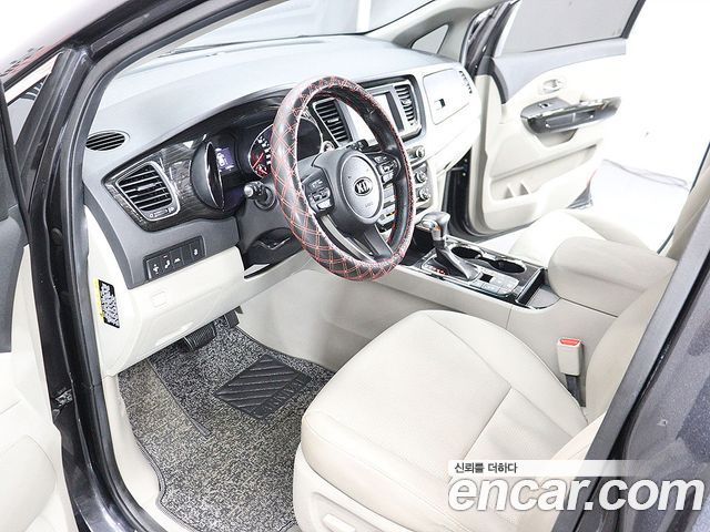 Kia Canival 2019 — photo 17