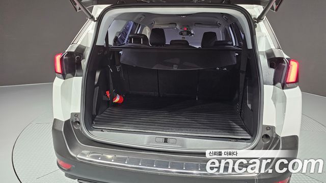 Peugeot 5008 2018 — photo 31