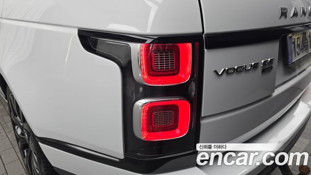 Land Rover Range Rover 2021 — photo 9