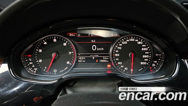 Audi A8 2011 — photo 8