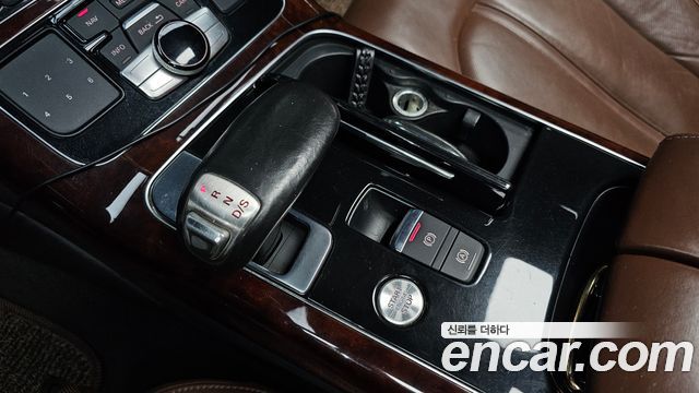 Audi A8 2011 — photo 9