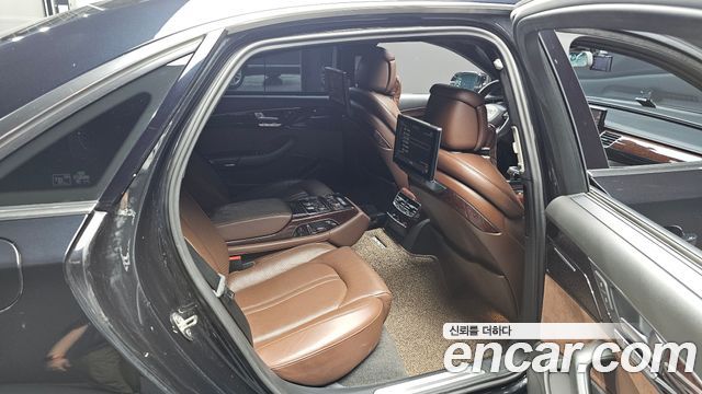 Audi A8 2011 — photo 11