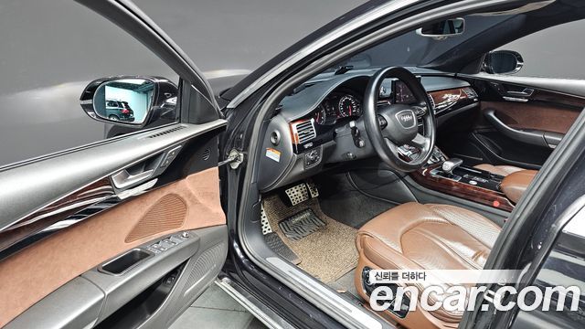 Audi A8 2011 — photo 12