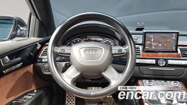 Audi A8 2011 — photo 13