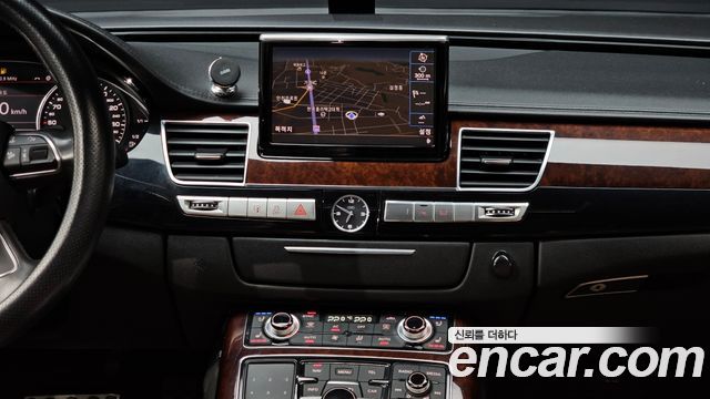 Audi A8 2011 — photo 14