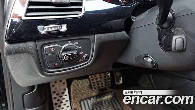 Audi A8 2011 — photo 16